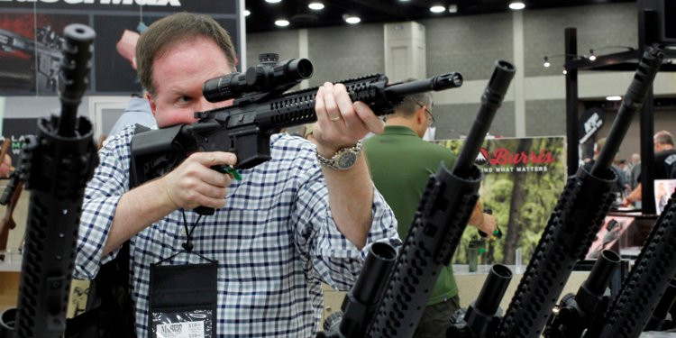 Ngoài ra, các báo cáo của Mỹ cũng cho thấy quốc gia này không những tự sản xuất súng để bán cho dân thường mà còn nhập khẩu một số lượng vũ khí kinh hoàng, lên tới 4,5 triệu khẩu trong năm 2017. Nguồn ảnh: BI.