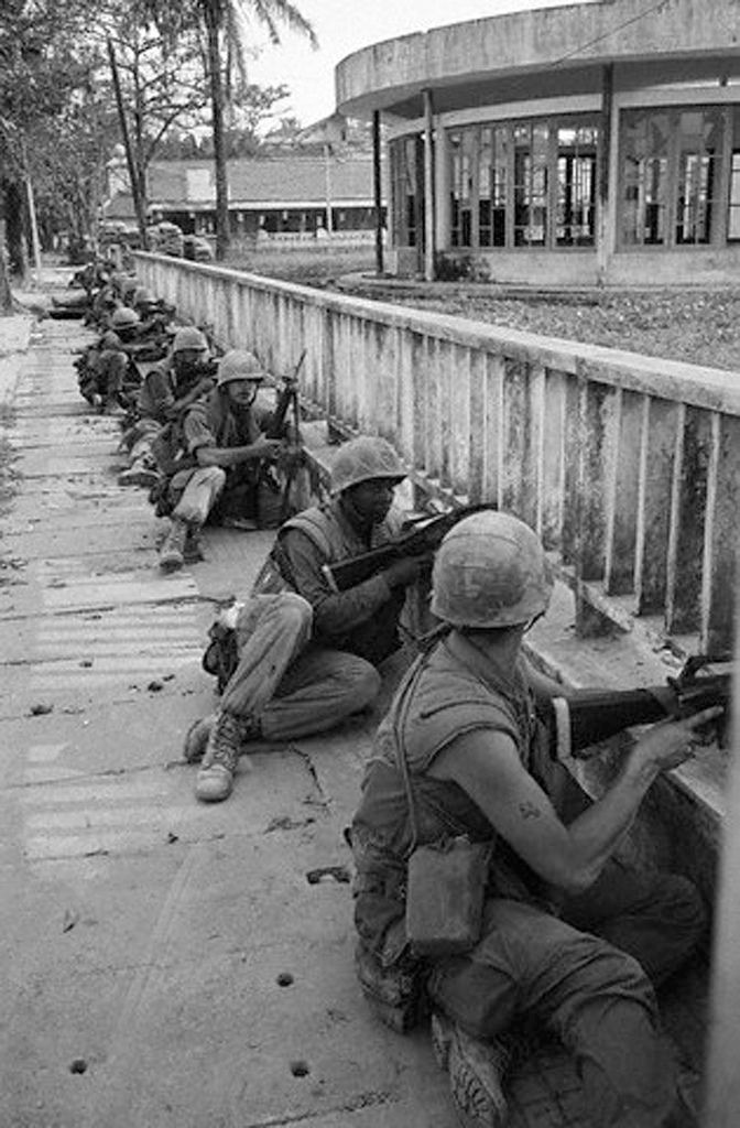 Kèm theo chiến phí khổng lồ và quân số đạt đỉnh điểm, thương vong của Mỹ trong thời kỳ này cũng cao nhất trong toàn bộ thời gian Mỹ tham chiến ở Chiến trường Việt Nam. Nguồn ảnh: TheArchive.