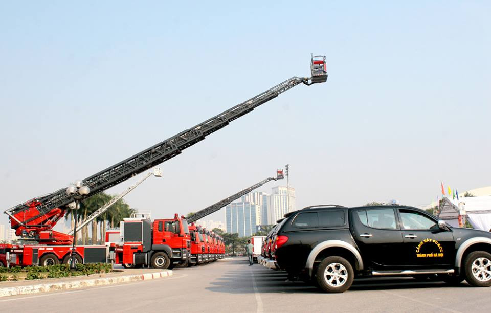 Ngoài các loại xe chữa cháy, lực lượng cảnh sát PCCC cũng được trang bị rất nhiều thiết bị cứu hộ cứu nạn hiện đại như thiết bị lặn, máy banh cắt thủy lực, máy khoan, máy đục, máy cưa cầm tay hay đèn khò cỡ nhỏ để đối phó với nhiều kiểu tai nạn, thảm họa. Nguồn ảnh: Baodansinh.