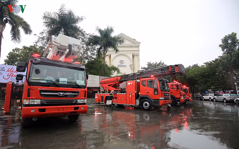 Đây là loại xe chữa cháy chuyên dụng do viện phòng cháy chữa cháy (PCCC) của Hàn Quốc nghiên cứu và chế tạo, đáp ứng được tiêu chuẩn châu Âu và đặc biệt nhỏ gọn, phù hợp với môi trường, đường xá đô thị của các thành phố lớn ở Việt Nam. Nguồn ảnh: VOV.