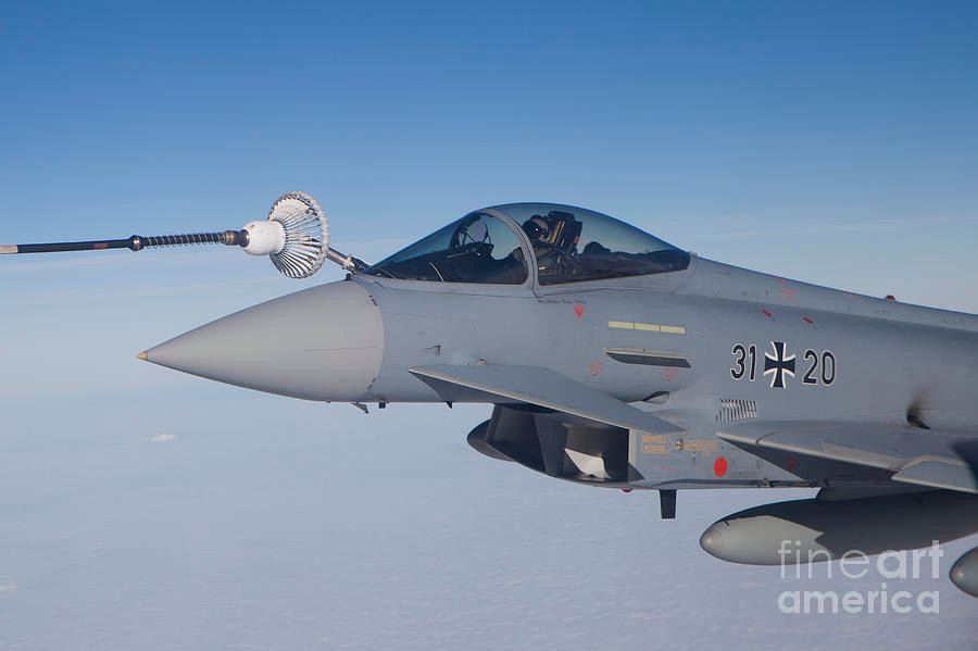 Cũng theo các báo cáo mới nhất, Berlin dường như không mấy bận tâm đến sự thôi thúc từ phía Washington về việc tăng chi cho ngân sách quốc phòng, đạt 2% đúng theo các điều khoản thoả thuận khi gia nhập NATO. Nguồn ảnh: Fineart.