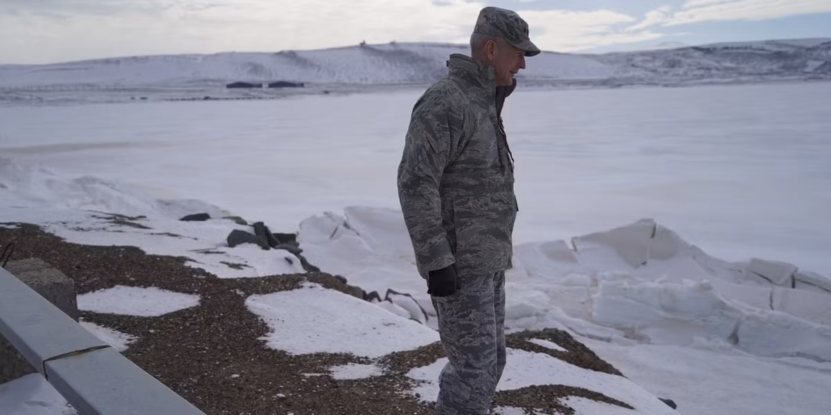 Một trong những căn cứ quân sự Mỹ gần với Cực Bắc của Trái Đất nhất mang tên Thule Air Base. Đây là căn cứ của không quân Mỹ và là nơi Mỹ đặt hệ thống cảnh báo sớm tên lửa đạn đạo ở vùng Bắc Cực. Nguồn ảnh: BI.