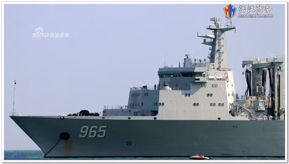 Hai tàu hậu cần Type 901 hiện đang phục vụ trong Hải quân Trung Quốc lần lượt mang tên Hô Luân Hồ với số hiệu 965 và Tra Càn Hồ với số hiệu 967. Hai tàu được hạ thuỷ lần lượt vào các năm 2017 và 2018. Nguồn ảnh: Sina.