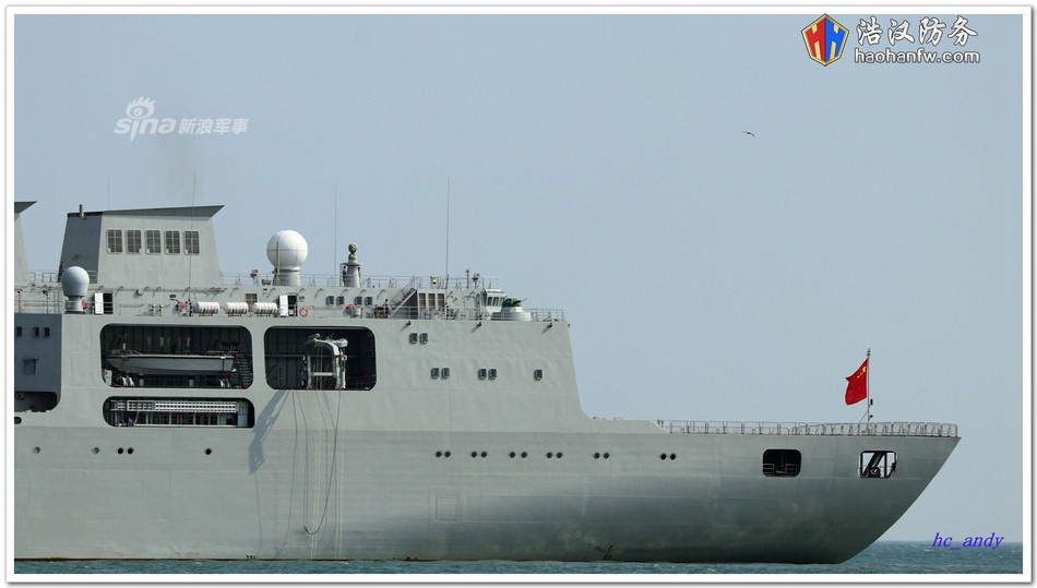 Tốc độ tối đa mà tàu có thể đạt được lên tới 25 hải lý giờ tương đương với 46 km/h. Mặc dù chỉ làm nhiệm vụ hậu cần, tàu vẫn được trang bị các hệ thống cảm biến và bốn dàn pháo cao tốc H/PJ-13. Nguồn ảnh: Sina.