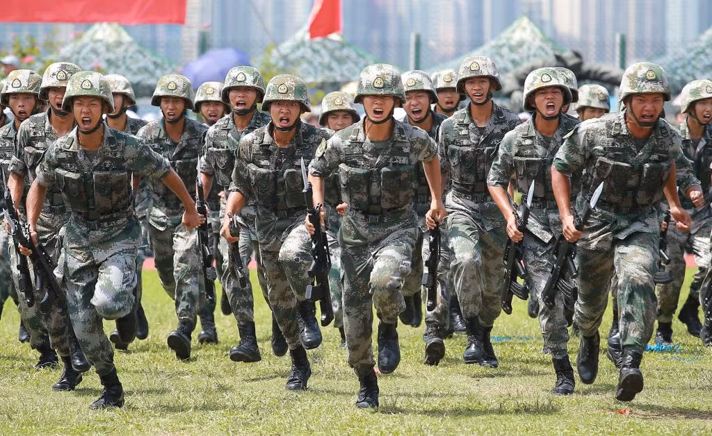 Trụ sở chính của Quân đội Trung Quốc tại Hong Kong được đặt ở khu trung tâm của vùng lãnh thổ này, cách toà tháp của Bank of America chỉ một khoảng rất ngắn. Nguồn ảnh: 81cn.