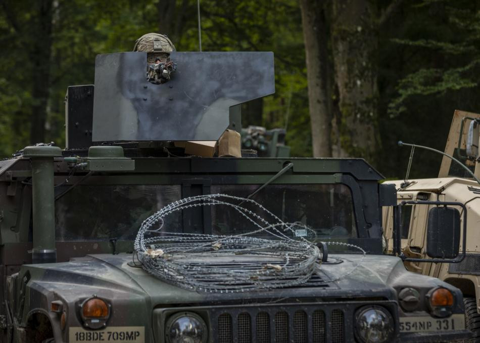 Xe bọc thép Humvee - loại xe bọc thép phổ biến bậc nhất của quân đội Mỹ. Nguồn ảnh: Sina.