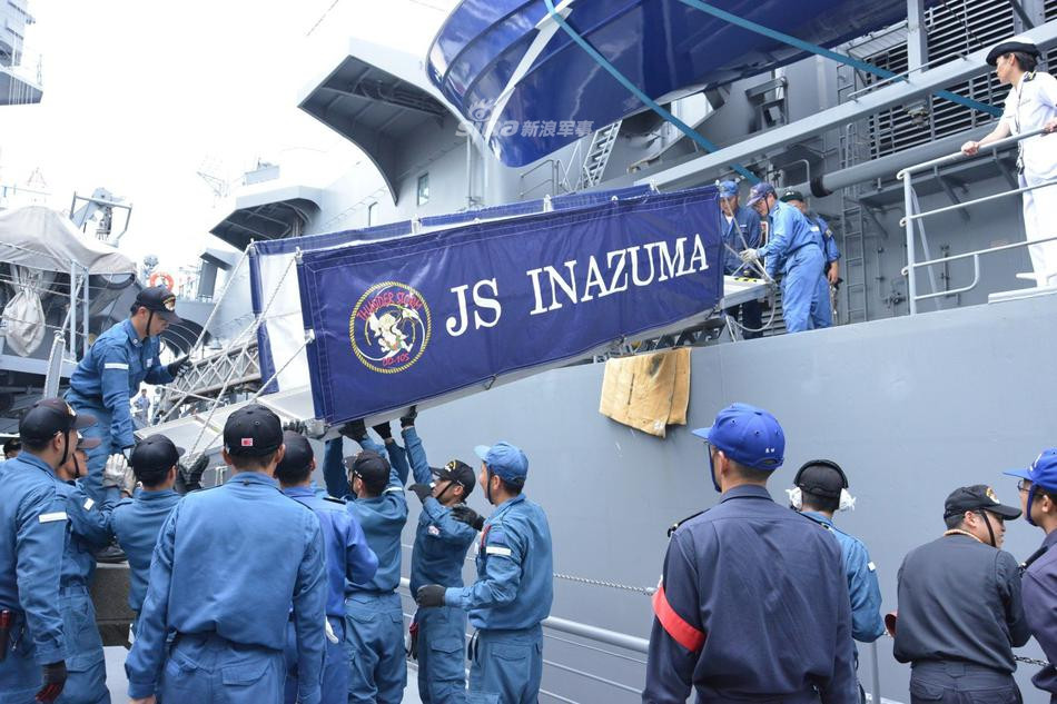 Tàu JS Inazuma cập cảng Ecuador và mở cửa cho người dân địa phương cũng như du khách lên tham quan. Nguồn ảnh: Sina.