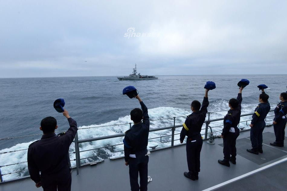Một trong hai tàu thuộc Lực lượng Phòng vệ Trên biển Nhật Bản tham gia vào hải trình này là tàu huấn luyện mang tên JDS Kashima số hiệu TV-3508. Đây là soái hạm trong nhóm tàu huấn luyện của Lực lượng Phòng vệ Trên biển Nhật Bản. Nguồn ảnh: Sina.