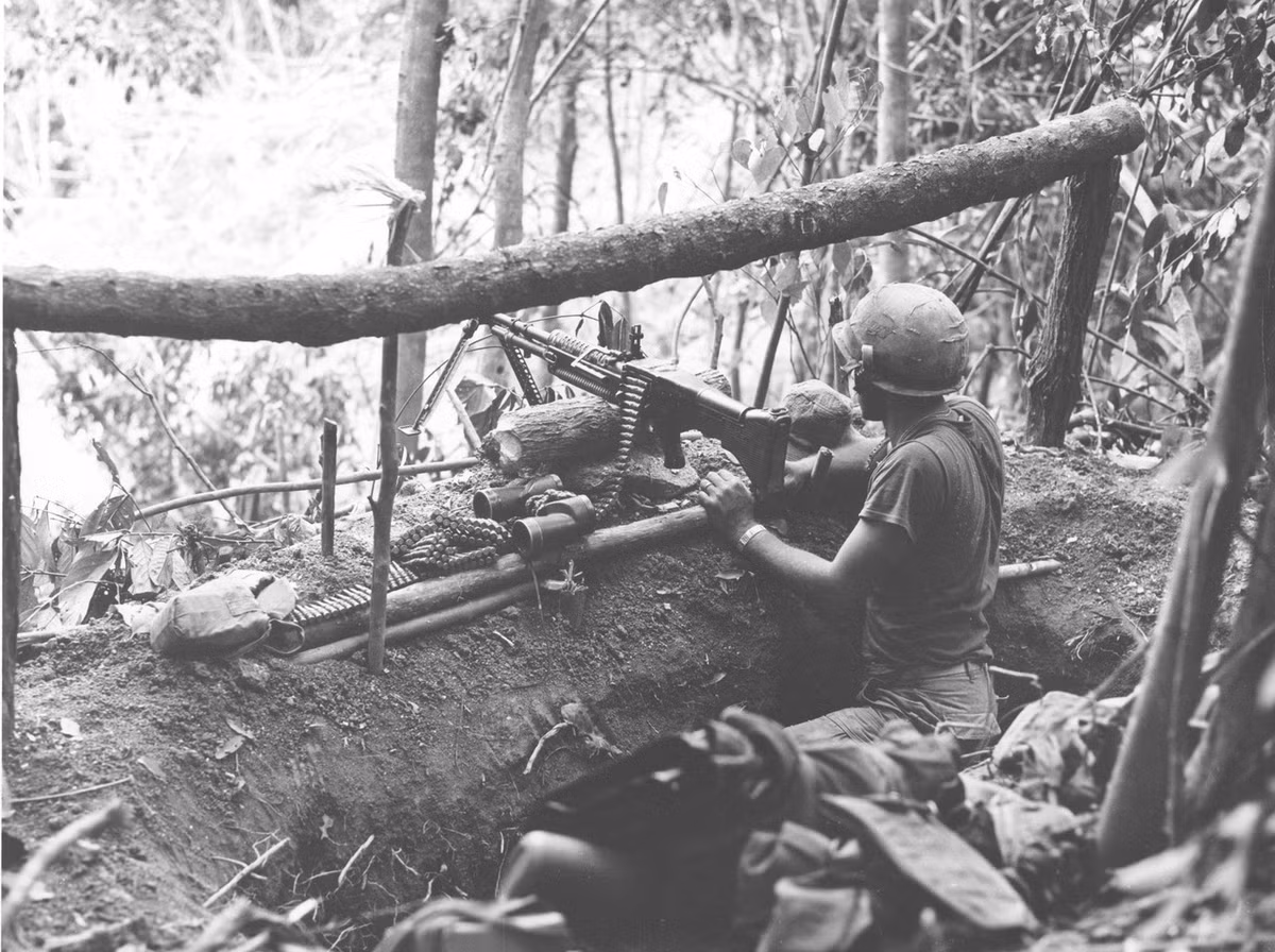 Mặc dù người dân Mỹ tiến hành phản chiến công khai ngay trước cửa Nhà Trắng, tuy nhiên một thống kê khiến nhiều người khá giật mình đó là 3/4 số lính Mỹ tham chiến ở Việt Nam đều là... tình nguyện nhập ngũ chứ không phải lính nghĩa vụ. Nguồn ảnh: Militaryarchive.