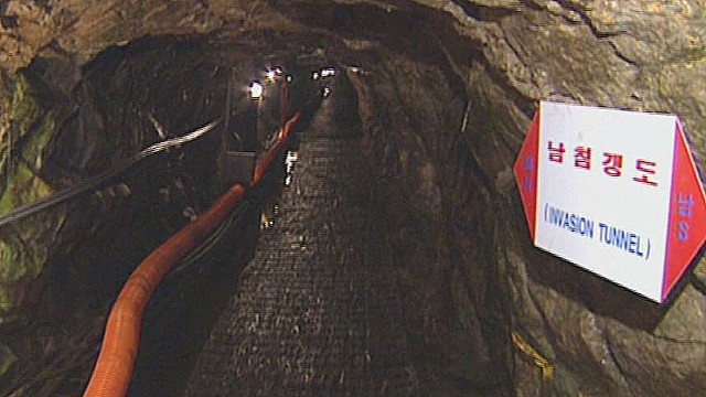 Những đường hầm bí mật được Triều Tiên đào xuống lãnh thổ Hàn Quốc đã từng bị Seoul phát hiện và tố cáo rất nhiều lần, tuy nhiên nhiều chuyên gia khẳng định, chắc chắn vẫn có những đường hầm chưa từng bị phát hiện vẫn có thể được Triều Tiên sử dụng bất cứ lúc nào. Nguồn ảnh: Chosul.