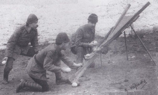 Tuy nhiên tới nay, nhiều lực lượng đặc nhiệm trên thế giới vẫn sử dụng nỏ trong biên chế của mình nhằm đào tạo cho người lính cách thứ sử dụng loại vũ khí độc đáo cổ điển này. Nguồn ảnh: Artical.