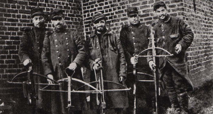 Tuy nhiên càng về cuối cuộc đại chiến, thứ vũ khí này lại càng trở nên vô dụng do khoảng cách giao tranh ngày càng xa và người lính cũng có nhiều thứ vũ khí nguy hiểm hơn để sử dụng thay vì lựu đạn cầm tay. Nguồn ảnh: Artical.