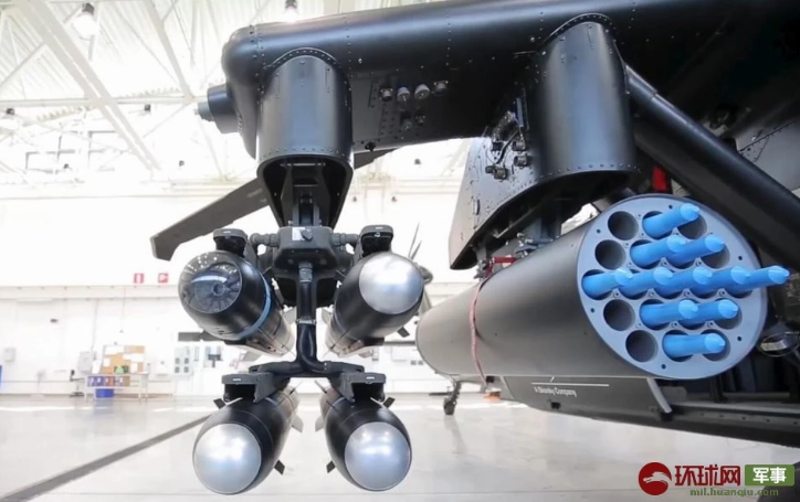 Cụ thể, hoả lực thường thấy nhất được trang bị trên trực thăng UH-60 thường là loại pháo phản lực phóng loạt Hydra 70. Loại pháo phản lực này có giá tiền 2800 USD mỗi quả, tầm phóng hiệu quả 8000 mét và tầm bắn tối đa 10.500 mét. Nguồn ảnh: QQ.