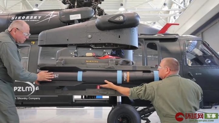 Hoả lực thông thường của UH-60 Black Hawk bao gồm các loại pháo phản lực, bom hay thậm chí cả tên lửa đối đất hoặc tên lửa không đối không. Nguồn ảnh: QQ.