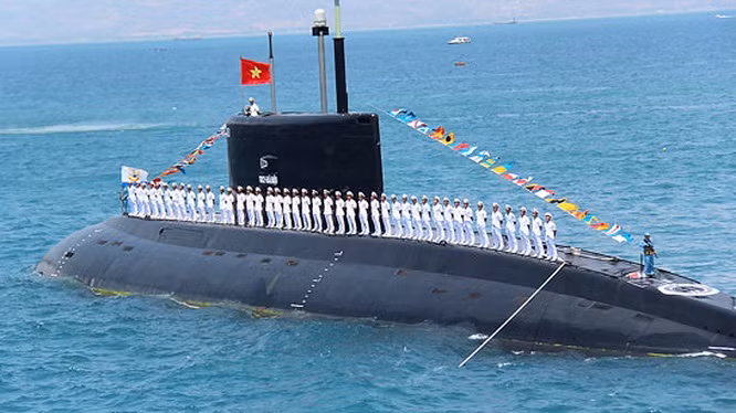 Đề án 636 là phiên bản được thiết kế dựa trên thiết kế của các tàu ngầm Kilo Đề án 877 Paltus. Phiên bản 636 được xem là có nhiều cải tiến vượt bậc hơn rất nhiều so với phiên bản gốc. Nguồn ảnh: HQVN.