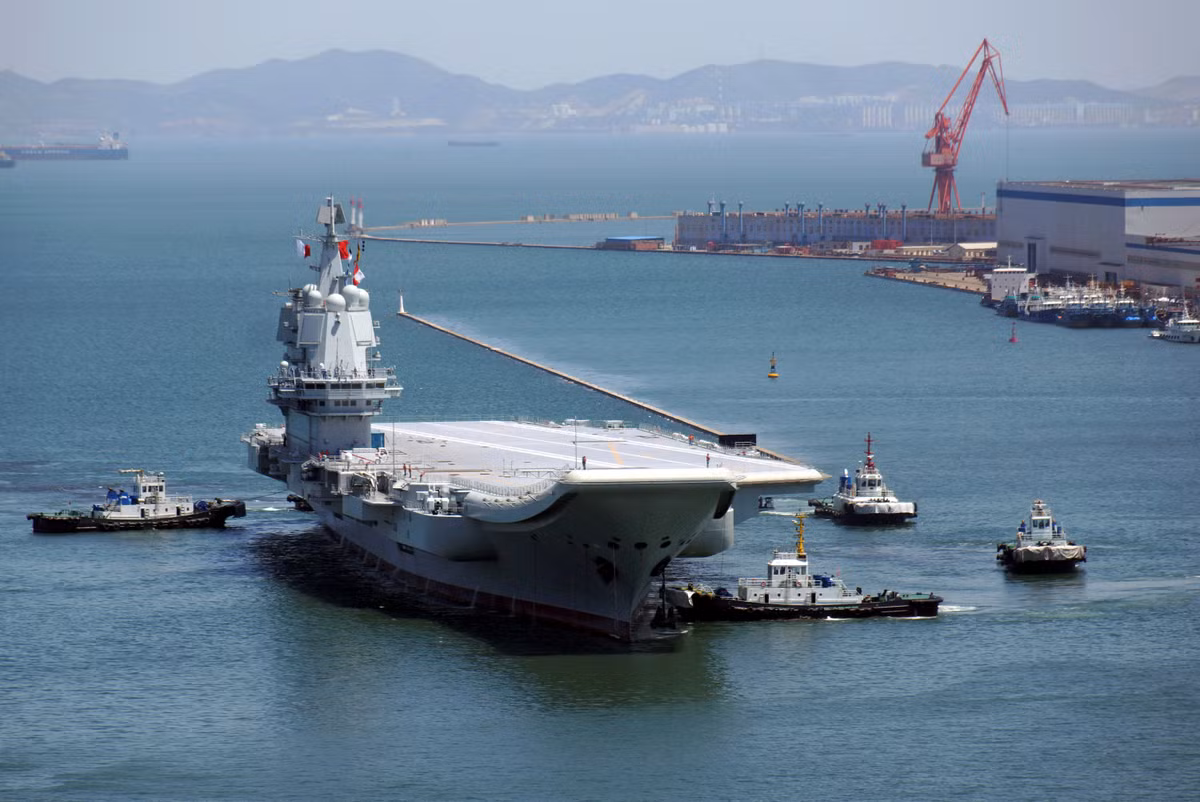 Hiện tại vẫn chưa rõ tàu sân bay Type 001A sẽ được đặt tên là gì, theo thông lệ của Trung Quốc, nhiều khả năng tàu sân bay này sẽ được đặt tên theo một thành phố lớn của Trung Quốc. Nguồn ảnh: Sina.