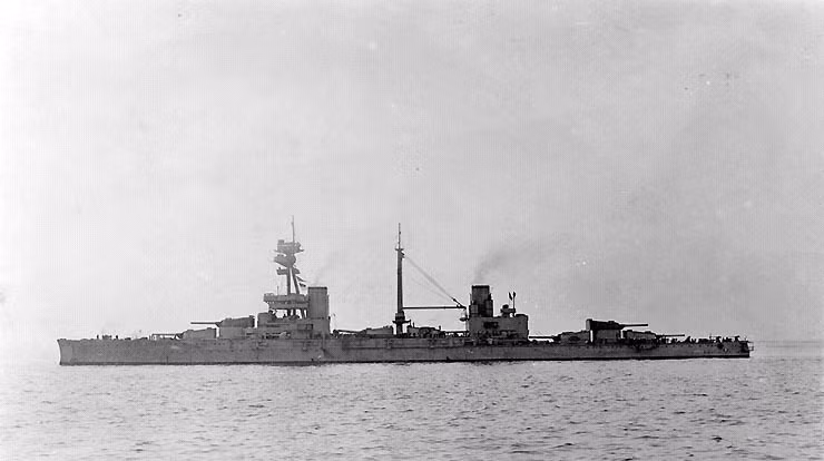 Ban đầu, thiết giáp hạm này có tên Rio de Janeiro và được hải quân Brazil cho ra đời từ năm 1913 nhưng ngay sau đó, nhận thấy lỗi thiết kế khiến nó quá vô dụng Hải quân Brazil đã bán tháo nó cho phía Ottoman ngay trong năm 1913 này. Nguồn ảnh: BI.