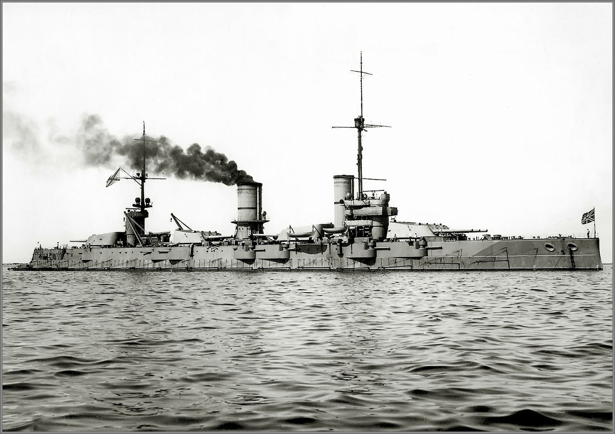 Một lớp thiết giáp hạm của Nga mang tên Gangut cũng nằm trong bảng xếp hạng này. Lớp thiết giáp hạm này không chỉ xấy mà còn có thiết kế cực kỳ tệ với phần lớn nòng pháo của nó có góc bắn quá hẹp. Nguồn ảnh: BI.