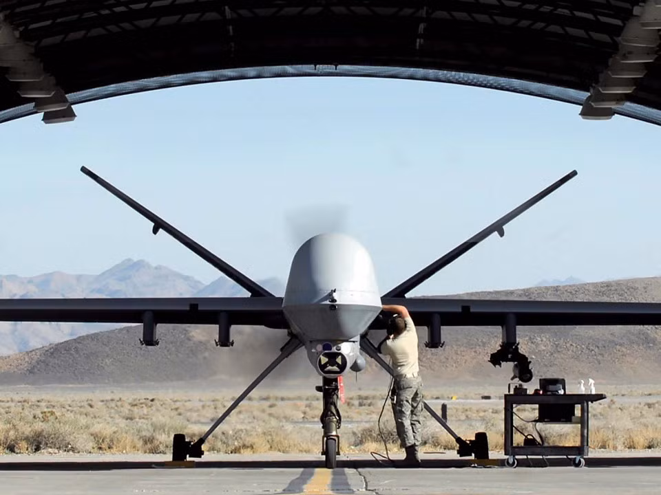 Tuy nhiên trong thời gian gần đây, một loạt máy bay không người lái MQ-9 đã bị bắn hạ trên chiến trường Trung Đông, điều này cho thấy loại máy bay không người lái này dường như đã bị "bắt bài" ít nhất là bởi lực lượng phiến quân Houthi. Nguồn ảnh: QQ.