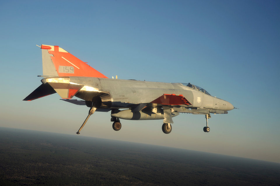 Hiện tại ở Greenland chỉ có duy nhất một chiếc USAF Rising Star đang hoạt động, những chiếc Rising Star khác hiện đang đóng quân ở Florida - căn cứ đại bản doanh của Không đoàn 82 - lực lượng duy nhất của Mỹ hiện còn đang sử dụng F-4E Phantom trong biên chế. Nguồn ảnh: BI.