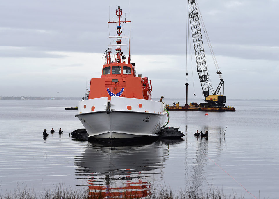 Thậm chí còn có hai chiếc tàu kéo Rising Star được Không quân Mỹ cải biên thành tàu không người lái điều khiển từ xa để thực hiện các nhiệm vụ đặc biệt. Nguồn ảnh: BI.
