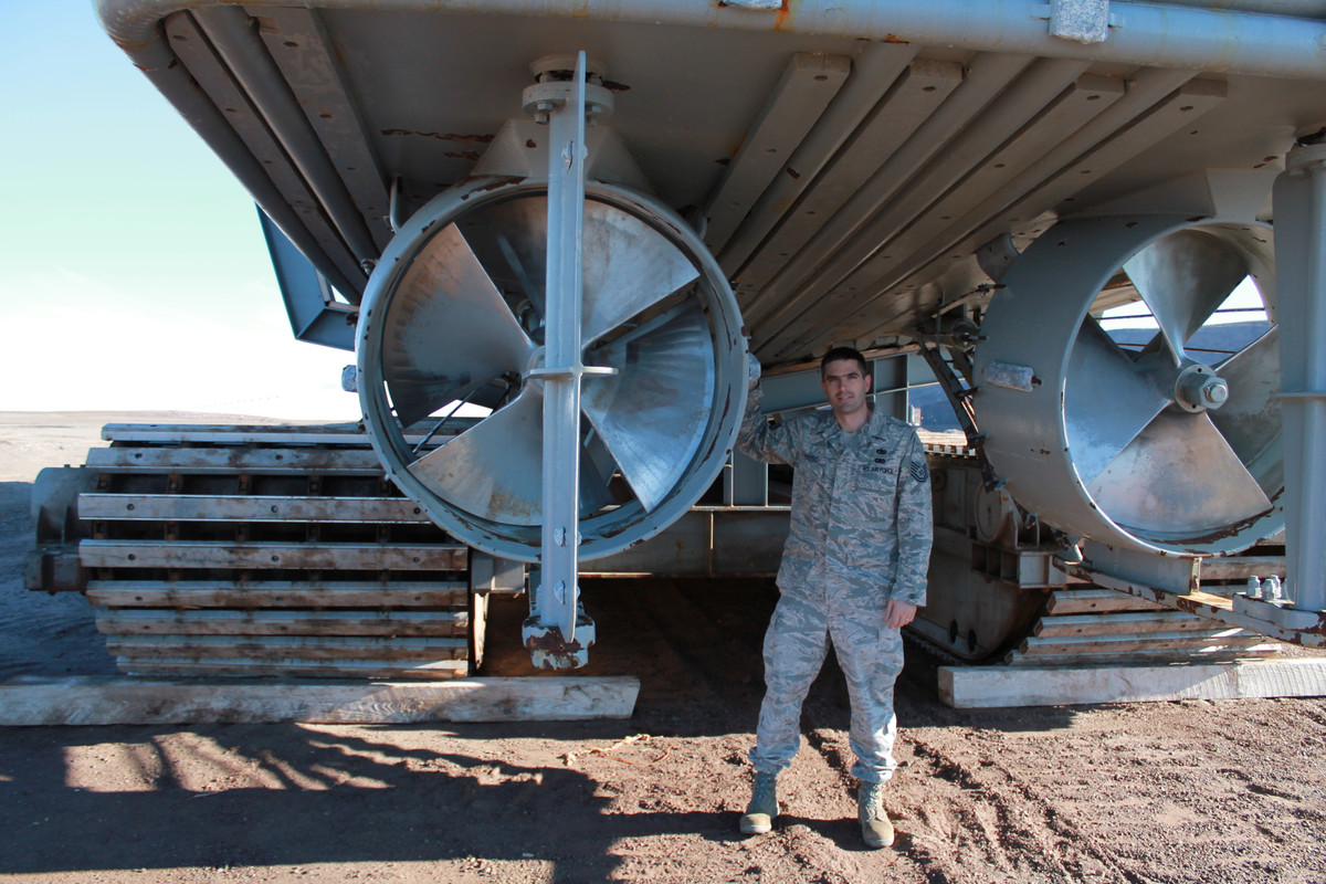 Tàu sử dụng động cơ hai trục với hai chân vịt và hai bánh lái công suất cực lớn - không chỉ có thể phục vụ nhiệm vụ của một tàu kéo mà còn có thể làm nhiệm vụ cứu hộ khi khẩn cấp. Nguồn ảnh: BI.