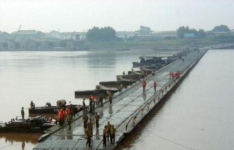 Binh chủng Công binh của Việt Nam được thành lập từ tháng 9/1945 và ban đầu chỉ bao gồm những tổ, đội với trang bị hạn chế, nhiệm vụ chính là phá hoại đường xá để làm chậm bước tiến của Pháp xâm lược Việt Nam. Nguồn ảnh: TL.