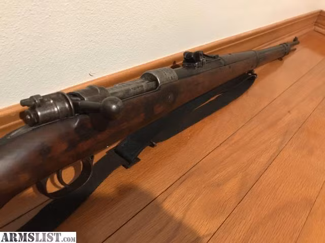 Gewehr 98 là khẩu súng thay thế cho mẫu Gewehr 1888 trước đó với tư cách là súng trường tiêu chuẩn của Quân đội Đức. Khẩu súng lần đầu tiên được tìm thấy trong các trận chiến của Phong trào Nghĩa Hòa Đoàn (Chinese Boxer Rebellion) và là súng trường bộ binh phục vụ chính của Đức trong Chiến tranh Thế giới thứ nhất. Nguồn ảnh: Pinterest.