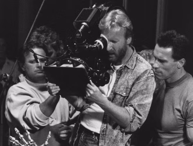 Theo IGN, khi cầm bút viết kịch bản Kẻ hủy diệt, đạo diễn James Cameron gặp nhiều khó khăn và phải sống trong xe hơi của mình. Cuộc đời ông thay đổi khi kịch bản Terminator được mua lại với giá vỏn vẹn 1 USD, nhưng ông được làm đạo diễn. Phiim thu về 77 triệu USD trên toàn thế giới. Ảnh: Getty Images.