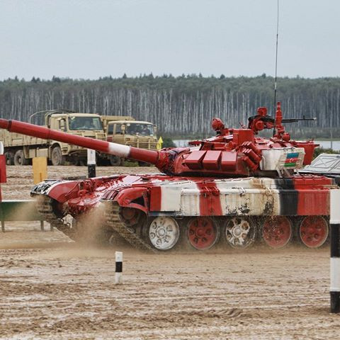 Một điều đáng chú ý mà ít người nhắc tới đó là hệ thống hộp số của xe tăng chủ lực T-72B3. Loại xe tăng này được trang bị hộp số tự động với 7 số tiến và 1 số lùi và hộp số của T-72B3 được xem là khá tương đồng với phiên bản T-90MS. Nguồn ảnh: Armygames2019.