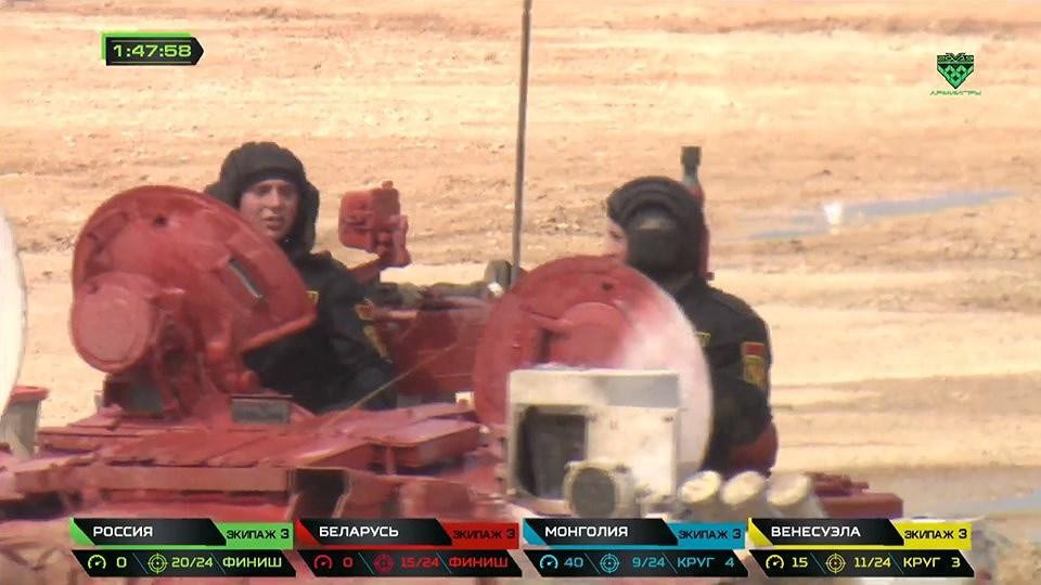 83km/h là con số được những nhà bình luận quân sự mổ xẻ nhiều nhất trong trận chung kết giải đấu Tank Biathlon 2019 vừa mới diễn ra vào hôm qua. Nhà đương kim vô địch Nga lại một lần nữa vô địch nhưng tốc độ "điên cuồng" của đội đua này mới là điều đáng nói. Nguồn ảnh: Armygames2019.