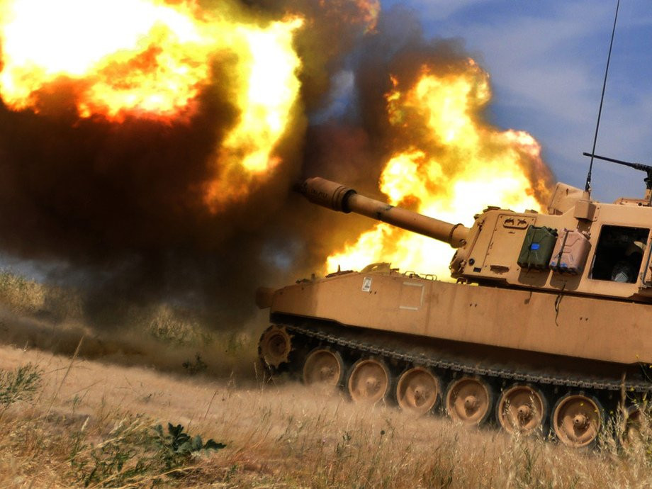 Phiên bản được Mỹ sử dụng phổ biến nhất hiện nay là M109A6 với biệt danh Paladin. Phiên bản này đã được nâng cấp toàn diện bao gồm các cải tiến ở tháp pháo, hệ thống giảm giật, hệ thống máy tính điều khiển hoả lực cùng các thiết bị cảm biến hiện đại. Nguồn ảnh: Usmil.