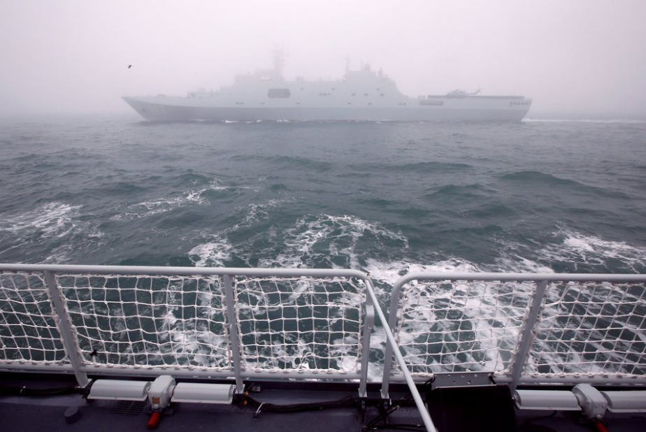 Nhiều chuyên gia nhận định, sức mạnh của Hải quân Trung Quốc hiện tại nếu xét về số lượng tàu đã tương đương với số lượng tàu chiến trong biên chế của Nhật và Mỹ giai đoạn đầu Chiến tranh Thế giới thứ hai. Tuy nhiên số lượng tàu của Trung Quốc vẫn liên tục tăng lên với tốc độ cao và gần như không có dấu hiệu "hạ nhiệt". Nguồn ảnh: Twitter.