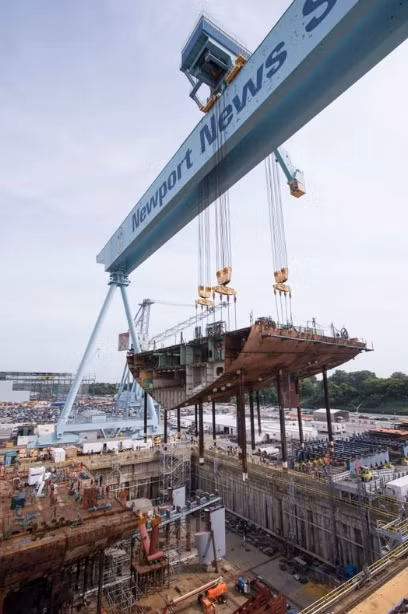 Quá trình khởi công đóng mới tàu sân bay USS John F. Kennedy đã bắt đầu từ năm 2011 tuy nhiên phải tới năm 2015 tàu sân bay này mới bắt đầu được đặt lườn. Nguồn ảnh: Twitter.