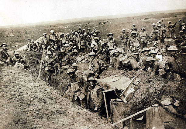 Tuy nhiên sau đó chính quyền Paris đã đầu hàng, những người lính An Nam cũng buông súng và gần một nửa trong số họ sau này làm việc trực tiếp hoặc gián tiếp cho quân đội Đức chiếm đóng nước Pháp. Nguồn ảnh: Pinterest.