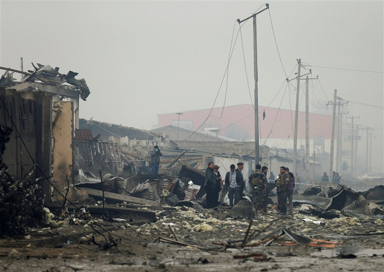 Cũng theo báo cáo này, trong số những nạn nhân là dân thường thiệt mạng ở Afghanistan trong nửa đầu năm 2019 có tới 327 trẻ em. Ngoài ra còn có 880 trẻ em khác bị thương trong các vụ oanh tạc, tấn công khủng bố và giao tranh trong nửa đầu năm này. Nguồn ảnh: CNN.