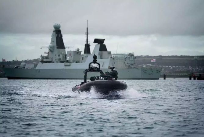 Với Pacific 950, các kế hoạch đột kích hay giải cứu có thể diễn ra gọn nhẹ hơn khi giờ đây toán đặc nhiệm không cần phải lo việc cất giấu phương tiện di chuyển sau khi di chuyển sau khi tiếp cận được bãi đổ bộ. Nguồn ảnh: Navaltechnology.