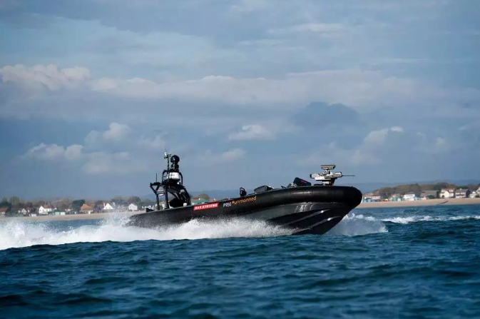 Theo tính toán, xuồng có thể chở theo được trọng tải tối đa lên tới 3 tấn. Đây là một trọng tải quá thừa thãi với Pacific 950, đặc biệt là với việc nó được ra đời vốn chỉ để chuyên chở người. Nguồn ảnh: QQ.