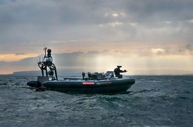 Thay vì sử dụng người lái thông thường, xuồng cao tốc thế hệ mới có khả năng tự hành điều khiển từ xa cực kỳ hiện đại. Chính việc "tự hành" này sẽ giúp Pacific 950 thực hiện được rất nhiều nhiệm vụ, đảm đương được nhiều vai trò trong thực tế. Nguồn ảnh: QQ.