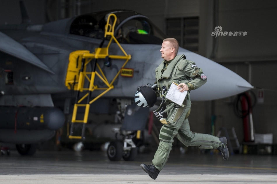 Các chiến đấu cơ của Hungary loại Saab JAS 39 Gripen hôm 15/8 vừa rồi đã phải cất cánh khẩn cấp để áp sát và theo dõi các tiêm kích Su-30Sm của Nga bay qua khu vực biển Baltic. Nguồn ảnh: Sina.