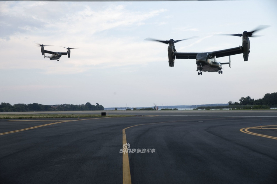 V-22 Osprey có kíp phi hành đoàn lên tới bốn người trong đó có một phi công, một lái phụ cùng với hai kỹ sư hàng không hoặc hoa tiêu. Nguồn ảnh: Sina.