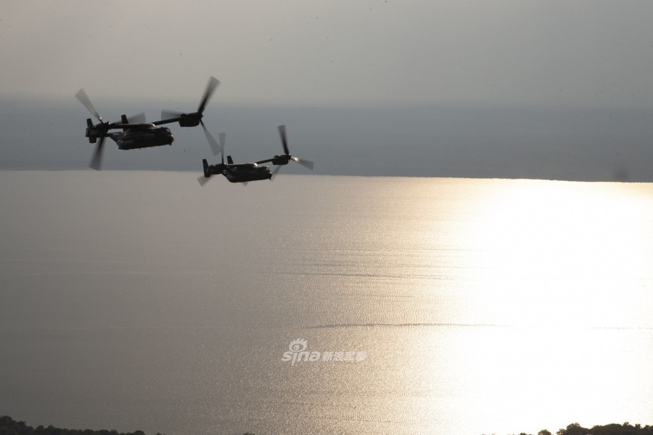 Ngoài ra, một điều ít ai biết đó là V-22 Osprey cũng có khả năng gắn theo vũ khí dưới bụng, cụ thể là loại máy bay này có thể mang theo được một pod súng máy nòng xoay GAU-17 minigun. Nguồn ảnh: Sina.