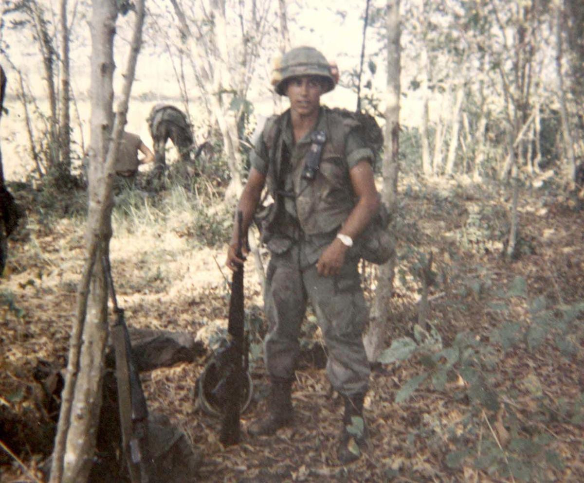 Trên chiến trường Việt Nam, quân giải phóng lại thường có lối đánh áp sát rất khó chịu nên không ít binh lính Mỹ được tìm thấy tử vong bởi những viên đạn AK-47 bắn xuyên qua lớp áo giáp này. Nguồn ảnh: Archives.
