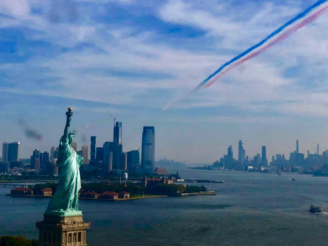 Để trở thành phi công của lực lượng Mũi Tên Đỏ, các phi công cần có ít nhất 1500 giờ bay với chiến đấu cơ Tornado hoặc Typhoon và cần ít nhất 9 năm kinh nghiệm bay với đội hình tác chiến cơ động cao. Nguồn ảnh: BI.