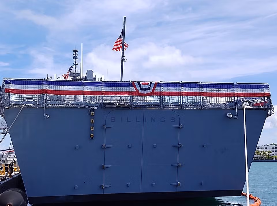 Trên lý thuyết, tàu USS Billings có khả năng di chuyển với tốc độ tối đa lên tới 45 hải lý giờ tương đương với 83 km/h - biến nó trở thành một trong những tàu có tốc độ nhanh nhất trong hải quân Mỹ hiện tại. Nguồn ảnh: Ussbillingslcs15.