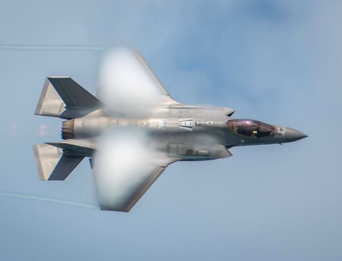 Chưa dừng lại ở đó, bản thân Ankara cũng cực kỳ "tỉnh táo" khi phát triển tên lửa chống hạm SOM có thể phóng được từ nhiều loại chiến đấu cơ khác nhau chứ không chỉ tương thích với duy nhất chiến đấu cơ F-35. Nguồn ảnh: USAF.