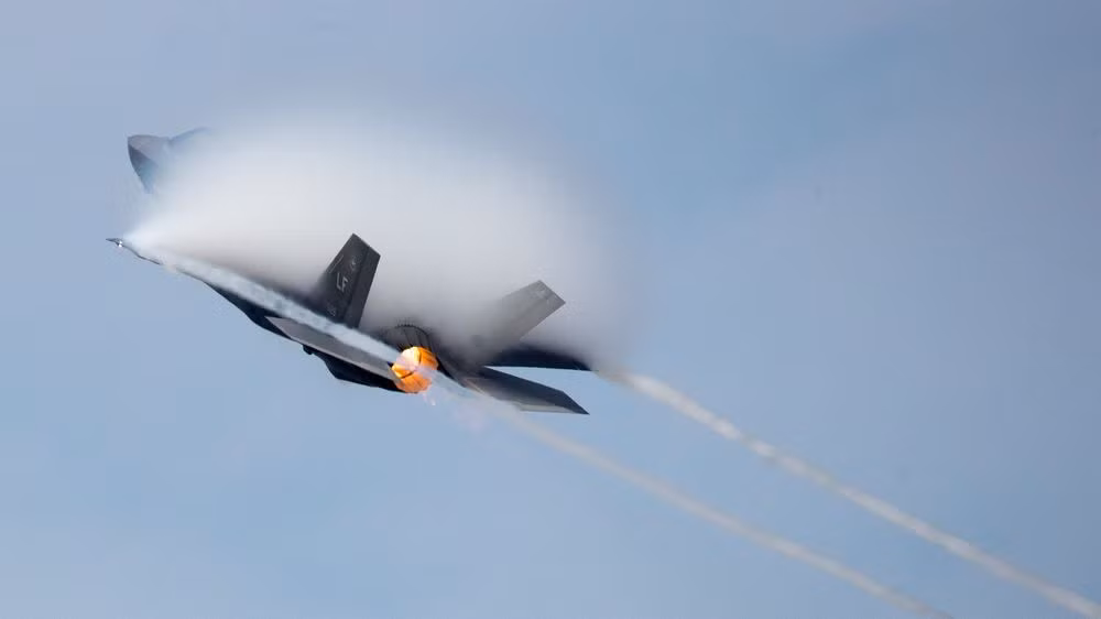 Mỹ chỉ vừa chính thức gạch tên Thổ Nhĩ Kỳ ra khỏi chương trình hợp tác và phát triển máy bay F-35 cách đây ít tuần trong khi đó, Ankara và Moscow đã ký các thoả thuận về mua tổ hợp tên lửa phòng không S-400 từ tháng 12/2017. Nguồn ảnh: Pinterest.