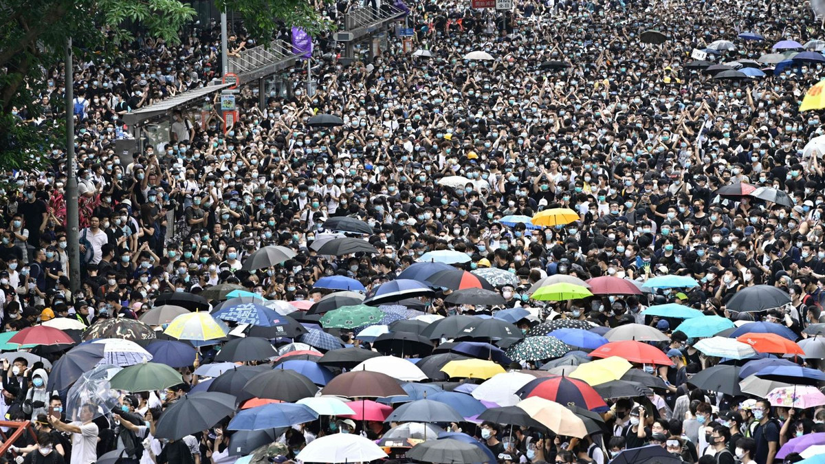 Theo thông tin được truyền thông phương Tây đăng tải, Bắc Kinh đang nỗ lực lôi kéo tình cảm bài phương Tây và cổ suý cho phong trào dân tộc chủ nghĩa với mục đích chính không những nhắm vào cuộc biểu tình đang diễn ra ở Hong Kong mà còn nhằm tạo lợi thế cho Trung Quốc trong cuộc chiến tranh thương mại với Mỹ. Nguồn ảnh: SCMP.