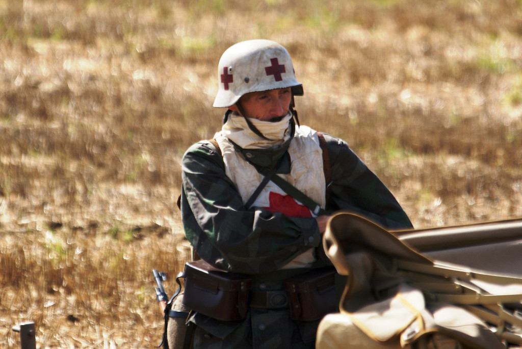 Tuy nhiên ít ai biết rằng lực lượng này ban đầu có trang phục cực kỳ đặc biệt, bao gồm mũ màu trắng với chữ thập đỏ cùng với một tấm vải trắng cùng chữ thập đỏ che trước ngực và lưng. Nguồn ảnh: Thearchive.
