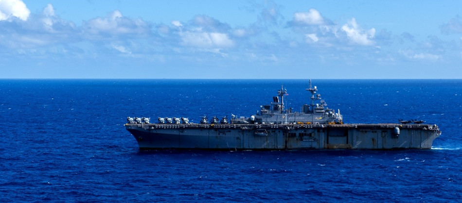 Với nhiệm vụ tấn công đổ quân, USS Wasp sẽ sử dụng toàn bộ không gian trên tàu để mang theo 22 máy bay lai trực thăng loại MV-22B. Cuối cùng là nhiệm vụ kiểm soát không phận và hải phận, tàu mang theo tối đa 20 máy bay F-35B hoặc AV-8B cùng với 6 trực thăng SH-60F. Nguồn ảnh: Sina.